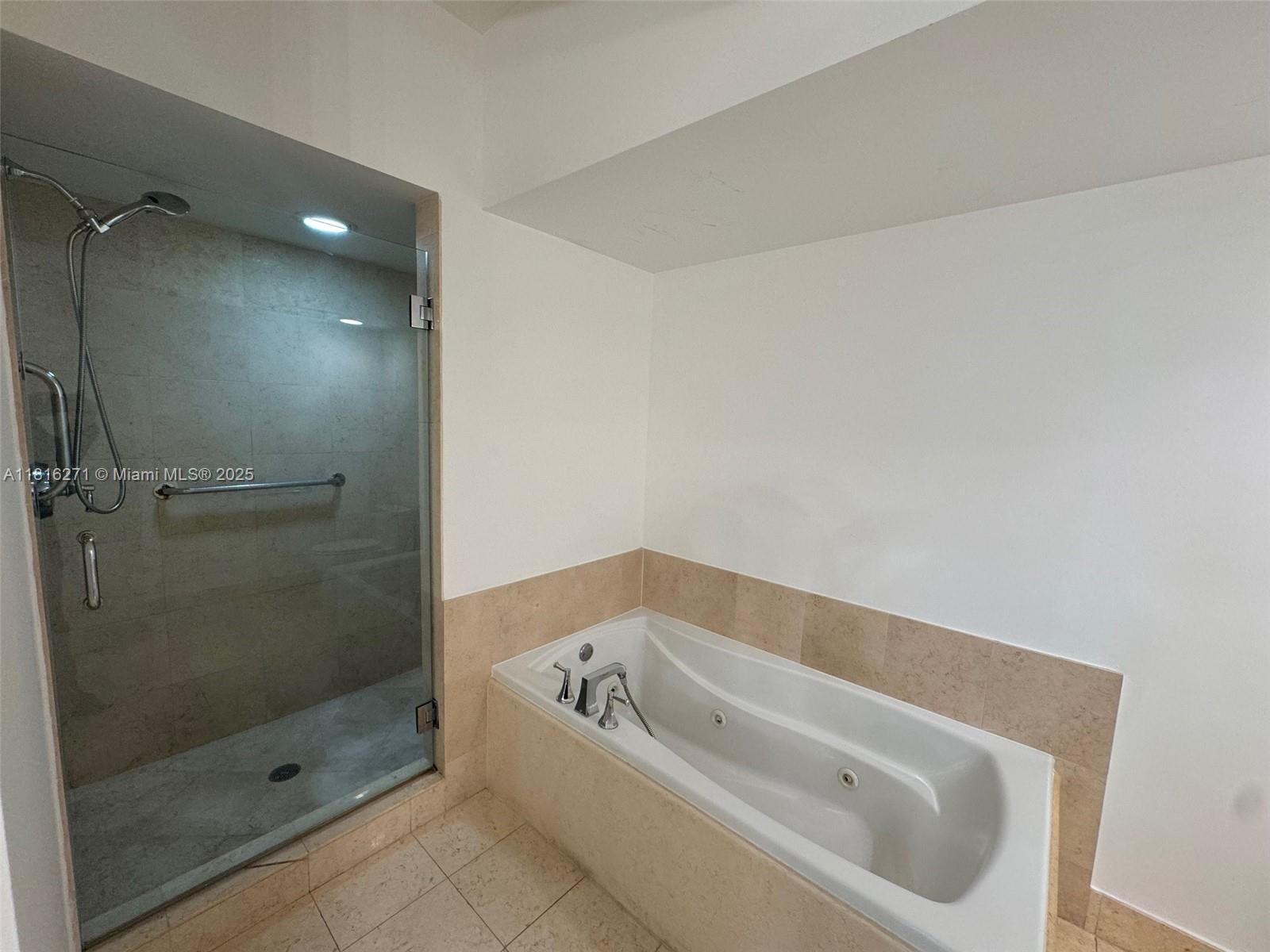 TURNBERRY VLG NO TOWER CO - Residential