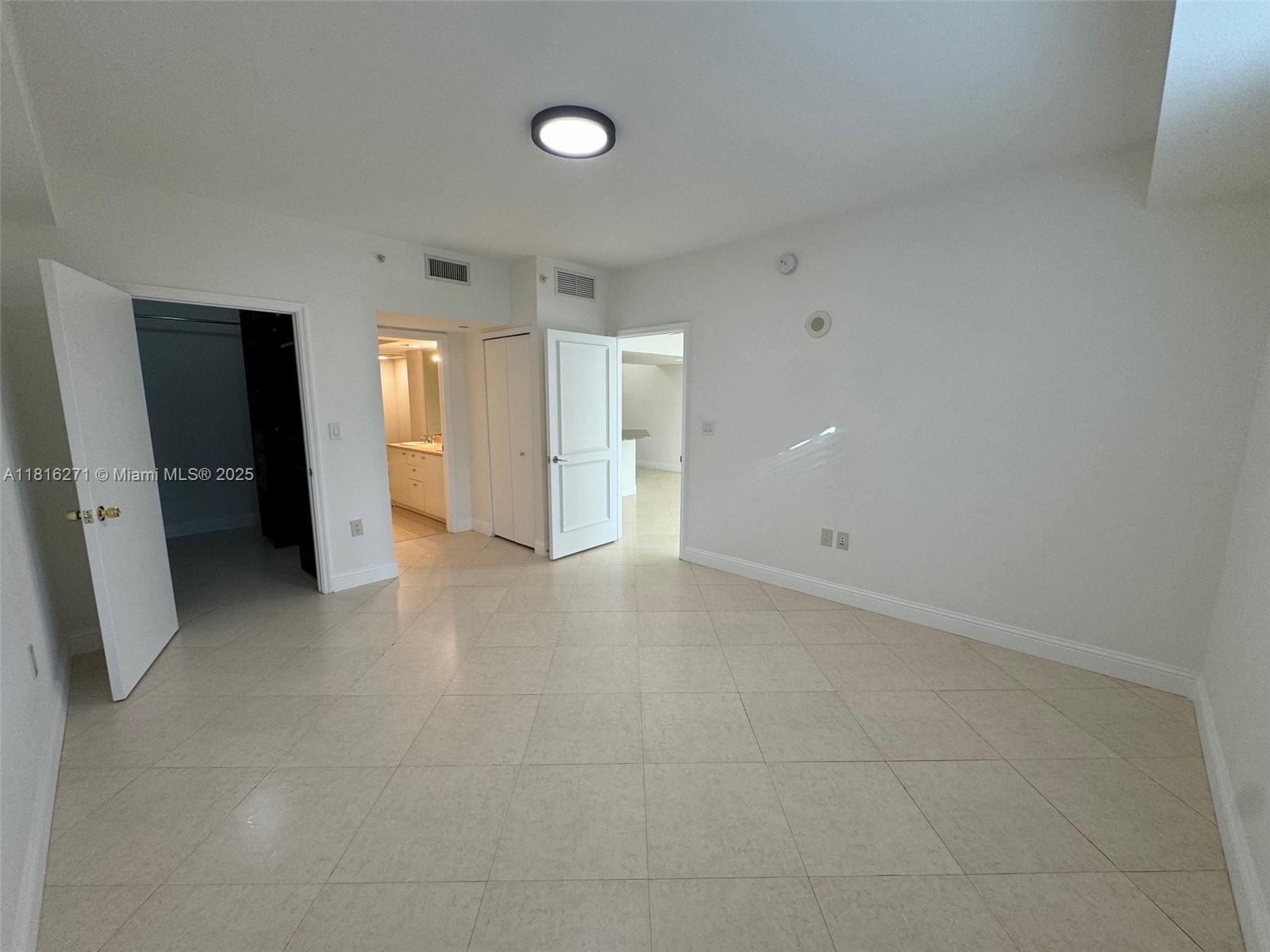 TURNBERRY VLG NO TOWER CO - Residential