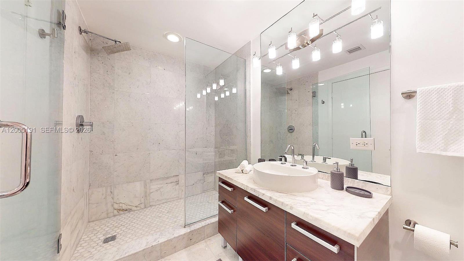 VIZCAYNE NORTH CONDO - Residential Lease