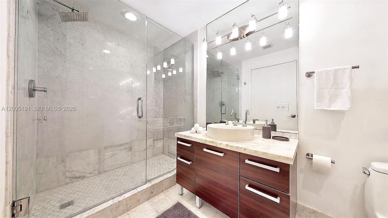 VIZCAYNE NORTH CONDO - Residential Lease