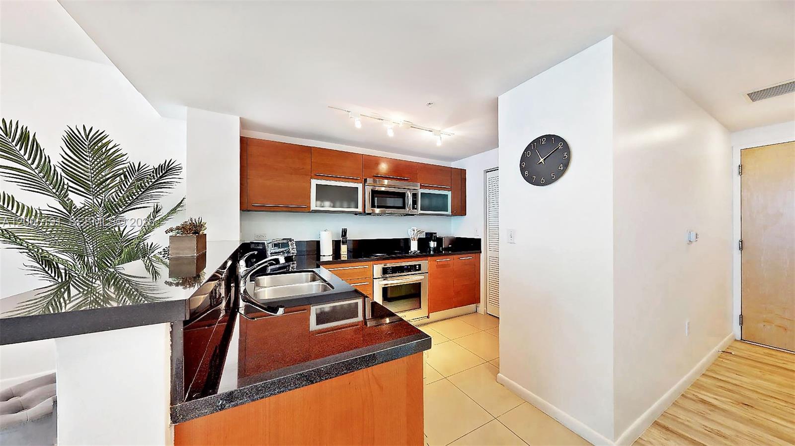 VIZCAYNE NORTH CONDO - Residential Lease