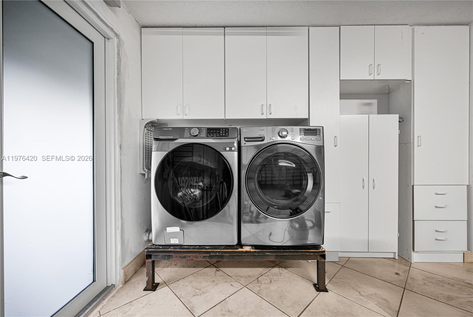 FLAMINGO GARDENS-PHASE TW - Residential Lease