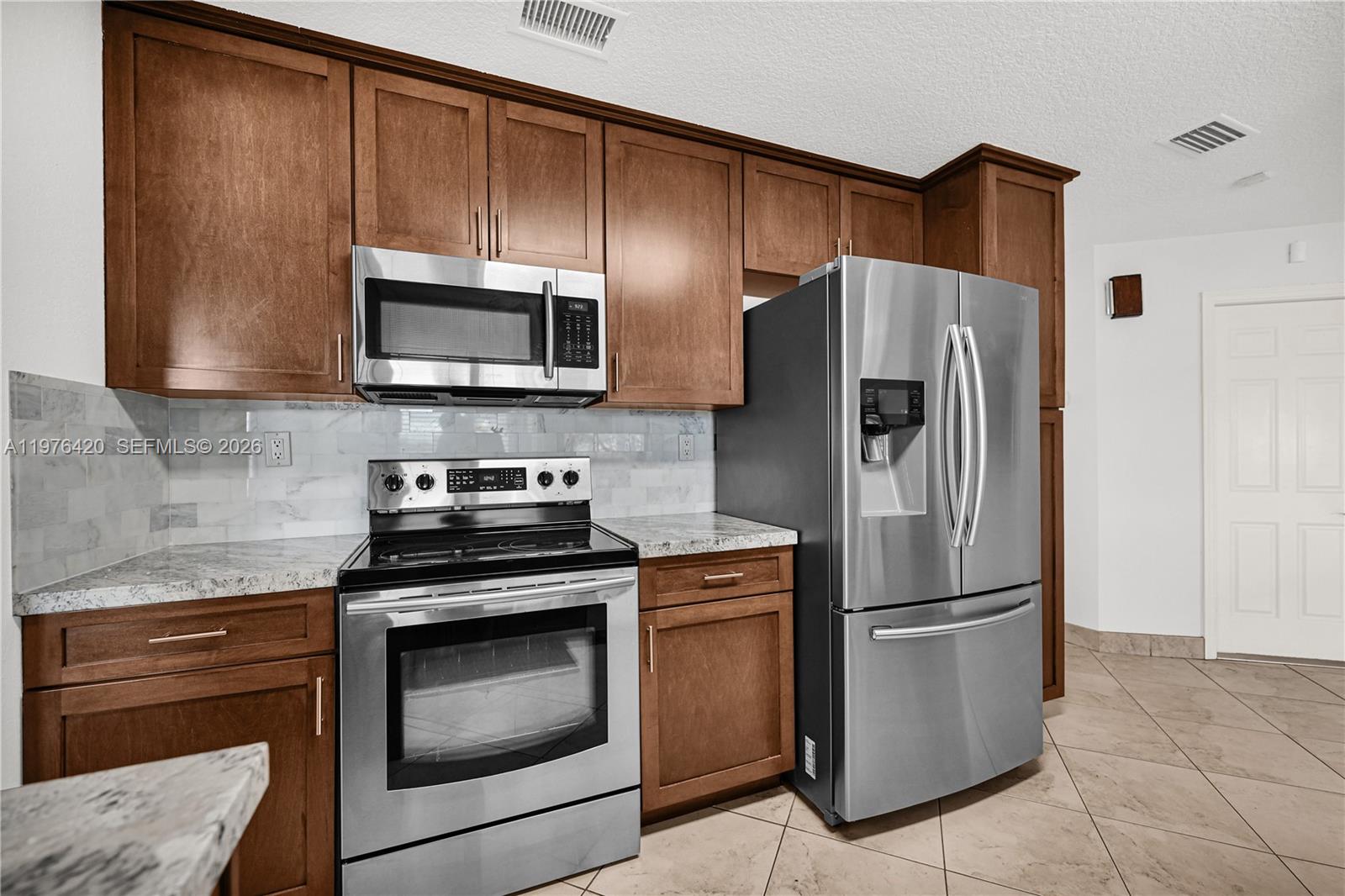 FLAMINGO GARDENS-PHASE TW - Residential Lease