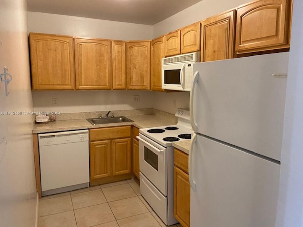Photo of 405 S Pine Island Rd #307D, Plantation, FL 33324 (MLS # A11612409)