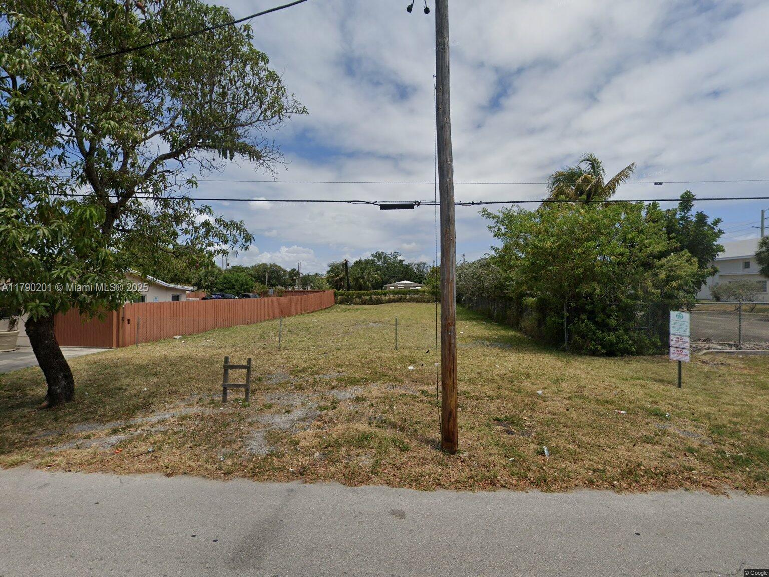 325 NW 4th St