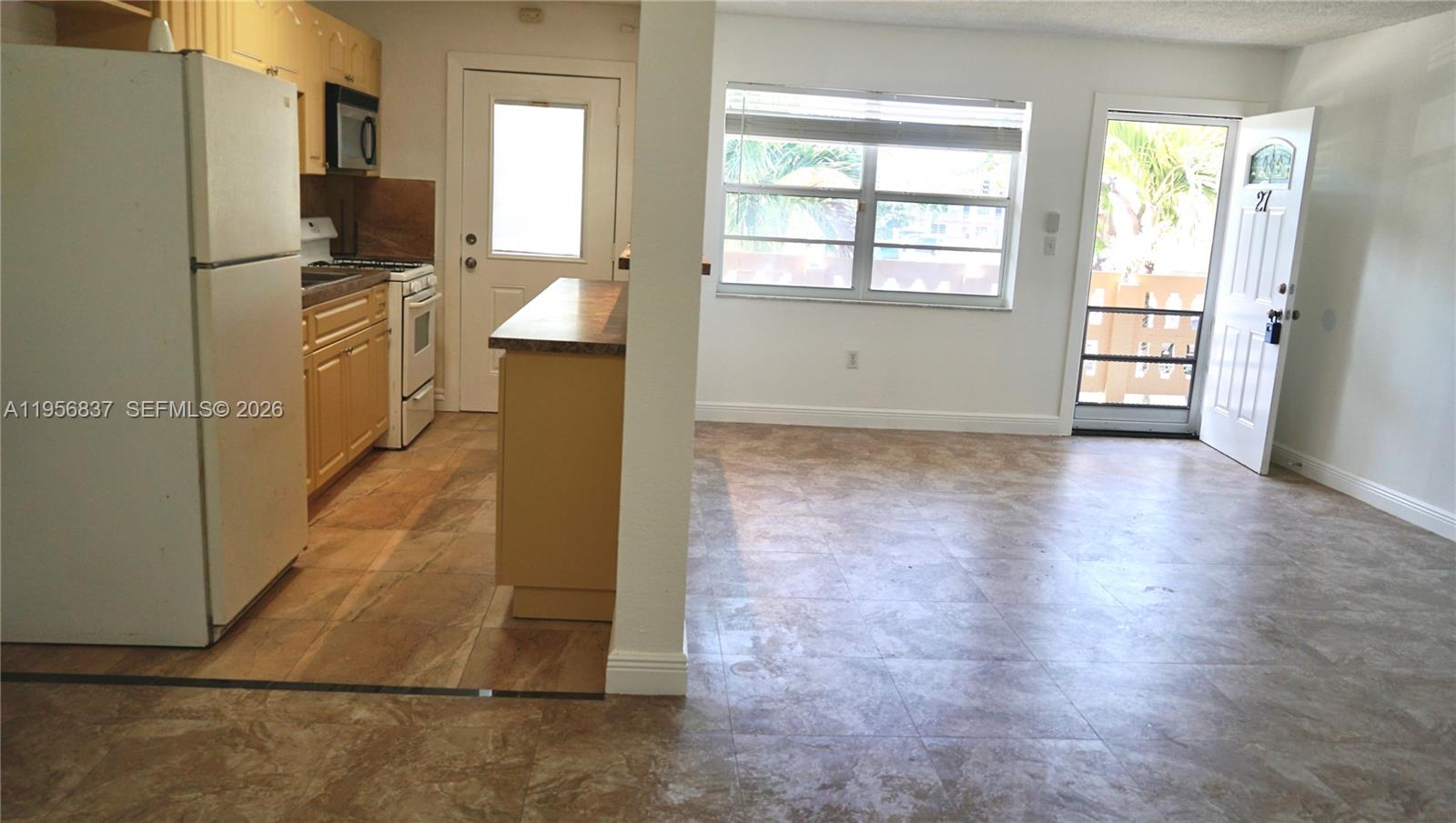 RO-MONT SOUTH CONDO J - Residential