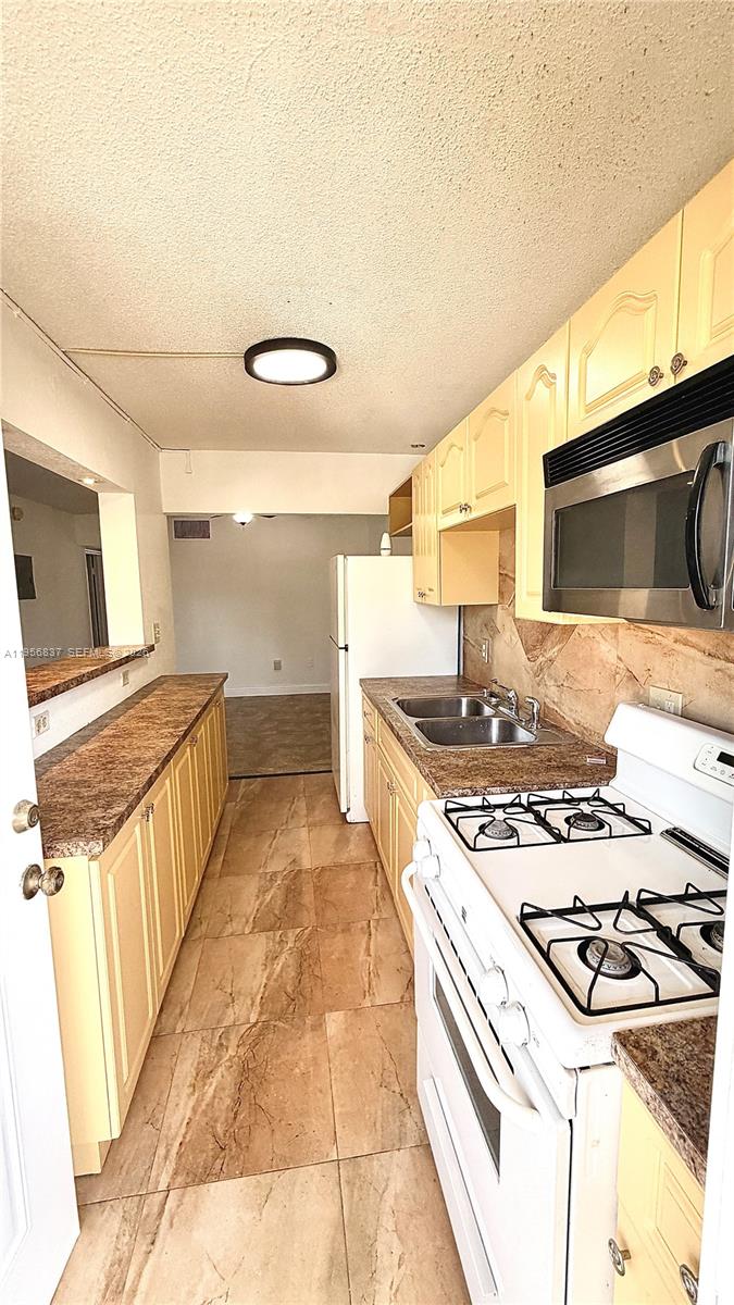 RO-MONT SOUTH CONDO J - Residential