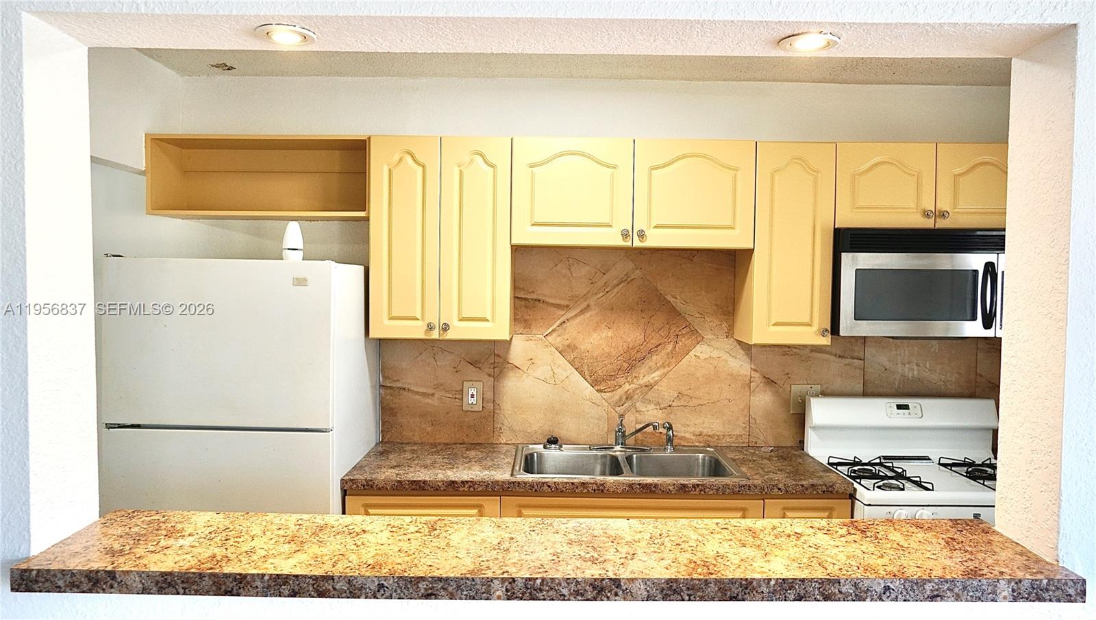 RO-MONT SOUTH CONDO J - Residential