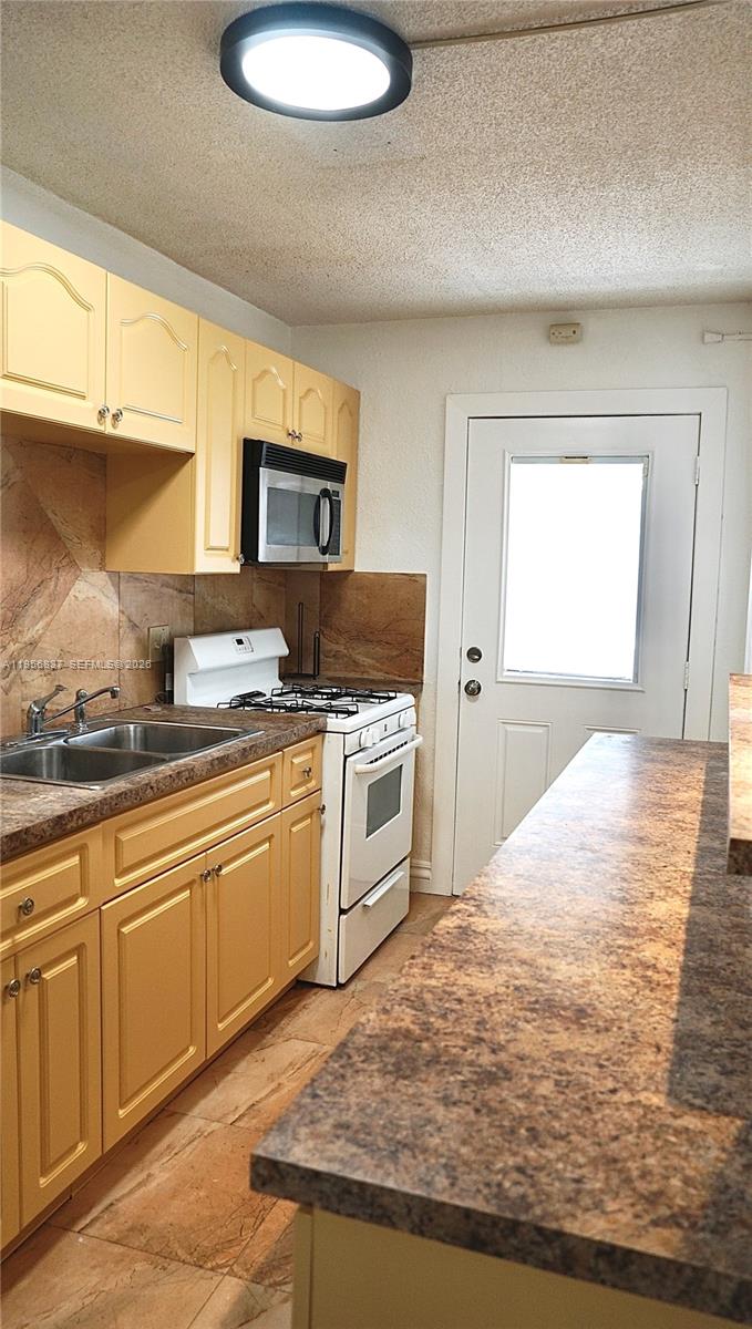 RO-MONT SOUTH CONDO J - Residential