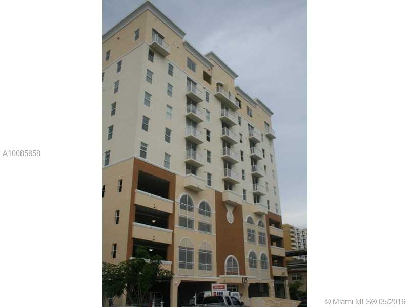 Spacious 1 bed/ 1 bath condo in the heart of bustling Brickell. This light filled unit is located across the street from Mary Brickell Village and the metro rail station. Unit will be cleaned and ready to rent immediately. Pet friendly.