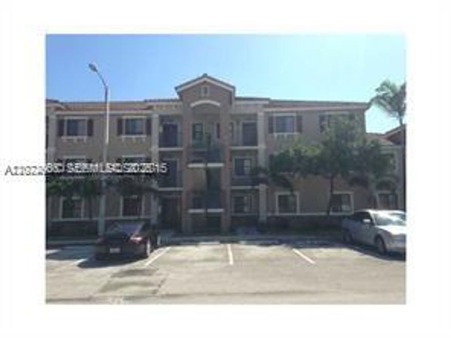 GORGEOUS CONDO IN SOUGHT-AFTER ISLES OF BAYSHORE COMMUNITY. 3 BEDROOM, 2 BATHROOM WITH NEWLY INSTALLED WOOD FLOORS THROUGHOUT. INCLUDES FULL ACCESS TO A BEAUTIFUL CLUBHOUSE WITH GYM AND INFINITY POOL WITH HOT TUB.