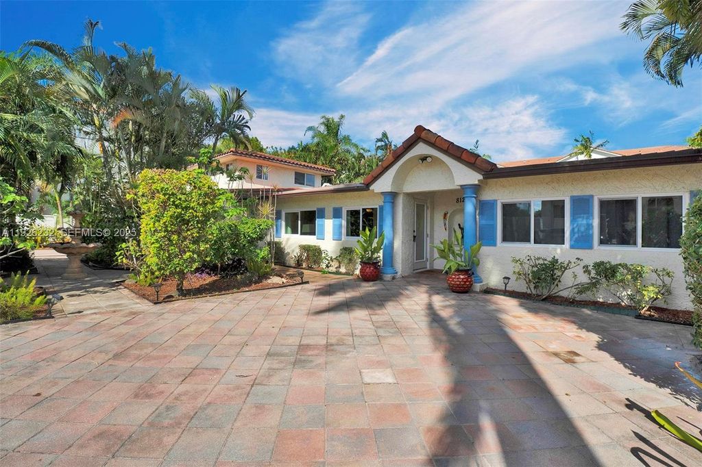 Photo of 812 Chukker Rd #1, Boynton Beach, FL 33483 (MLS # A11926232)