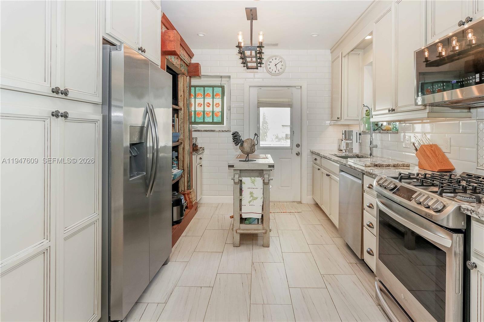 HOLLYWOOD LITTLE RANCHES - Residential Income