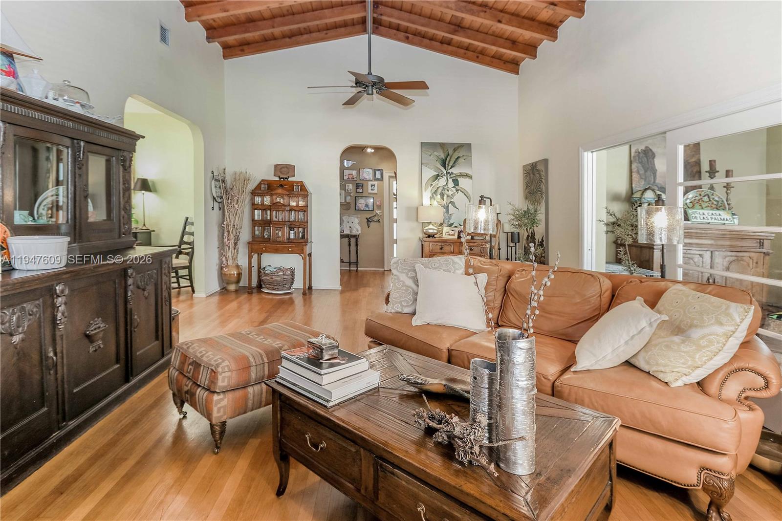 HOLLYWOOD LITTLE RANCHES - Residential Income