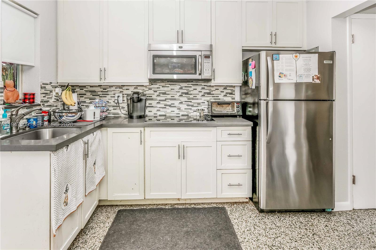 HOLLYWOOD LITTLE RANCHES - Residential Income