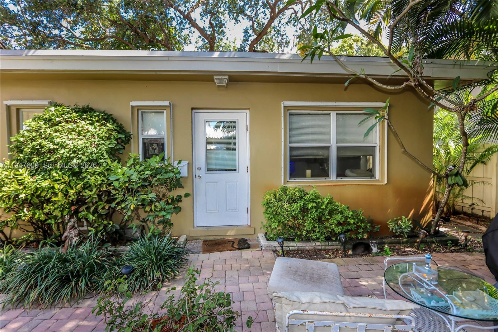 HOLLYWOOD LITTLE RANCHES - Residential Income