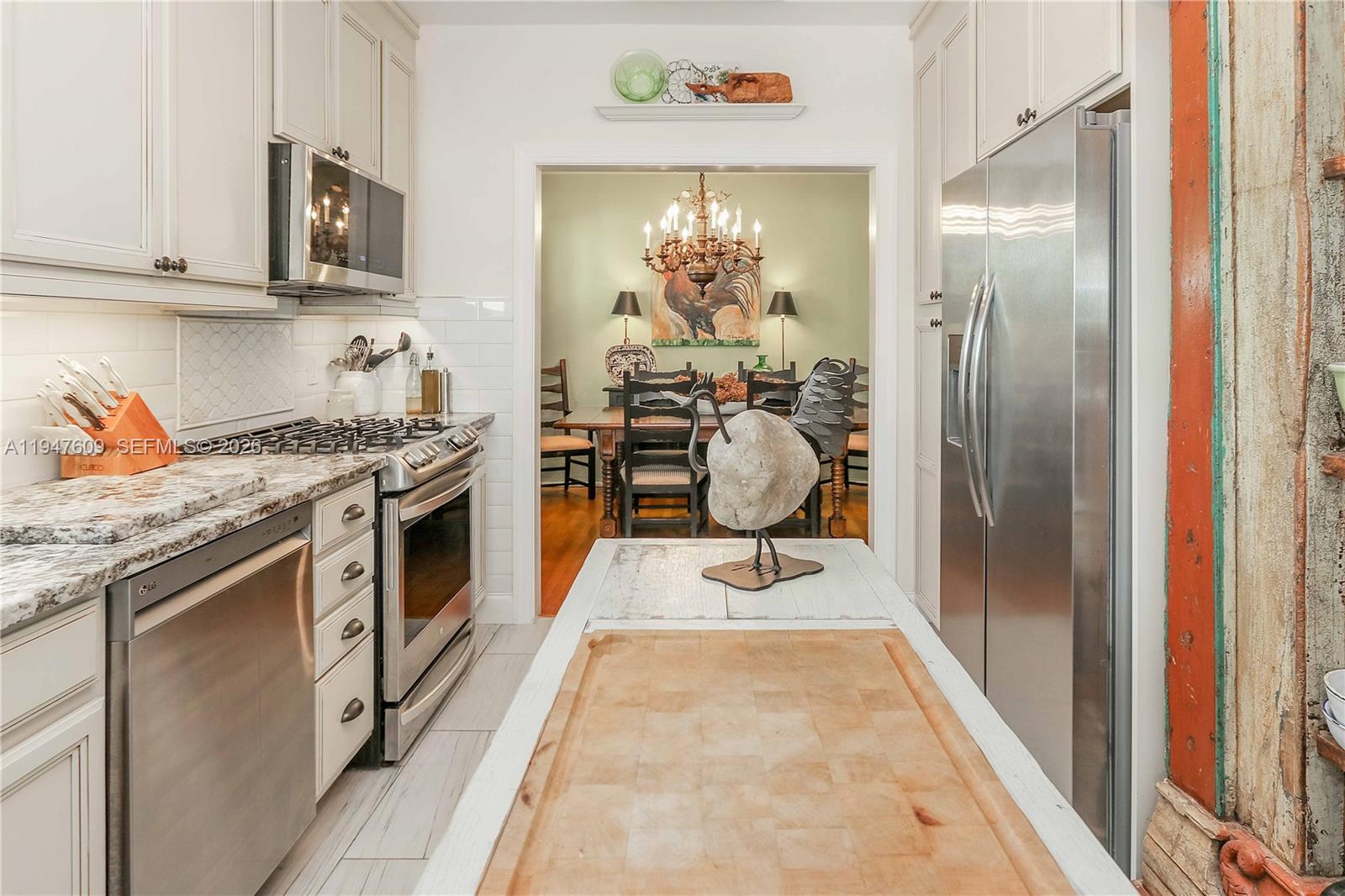 HOLLYWOOD LITTLE RANCHES - Residential Income