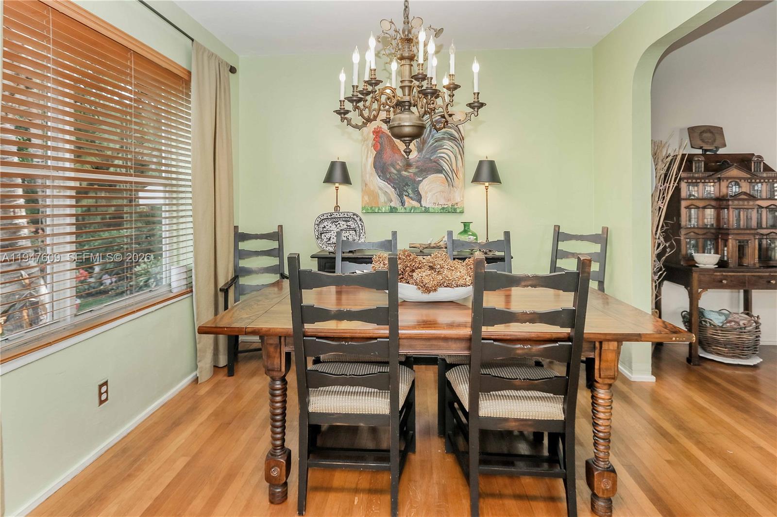 HOLLYWOOD LITTLE RANCHES - Residential Income