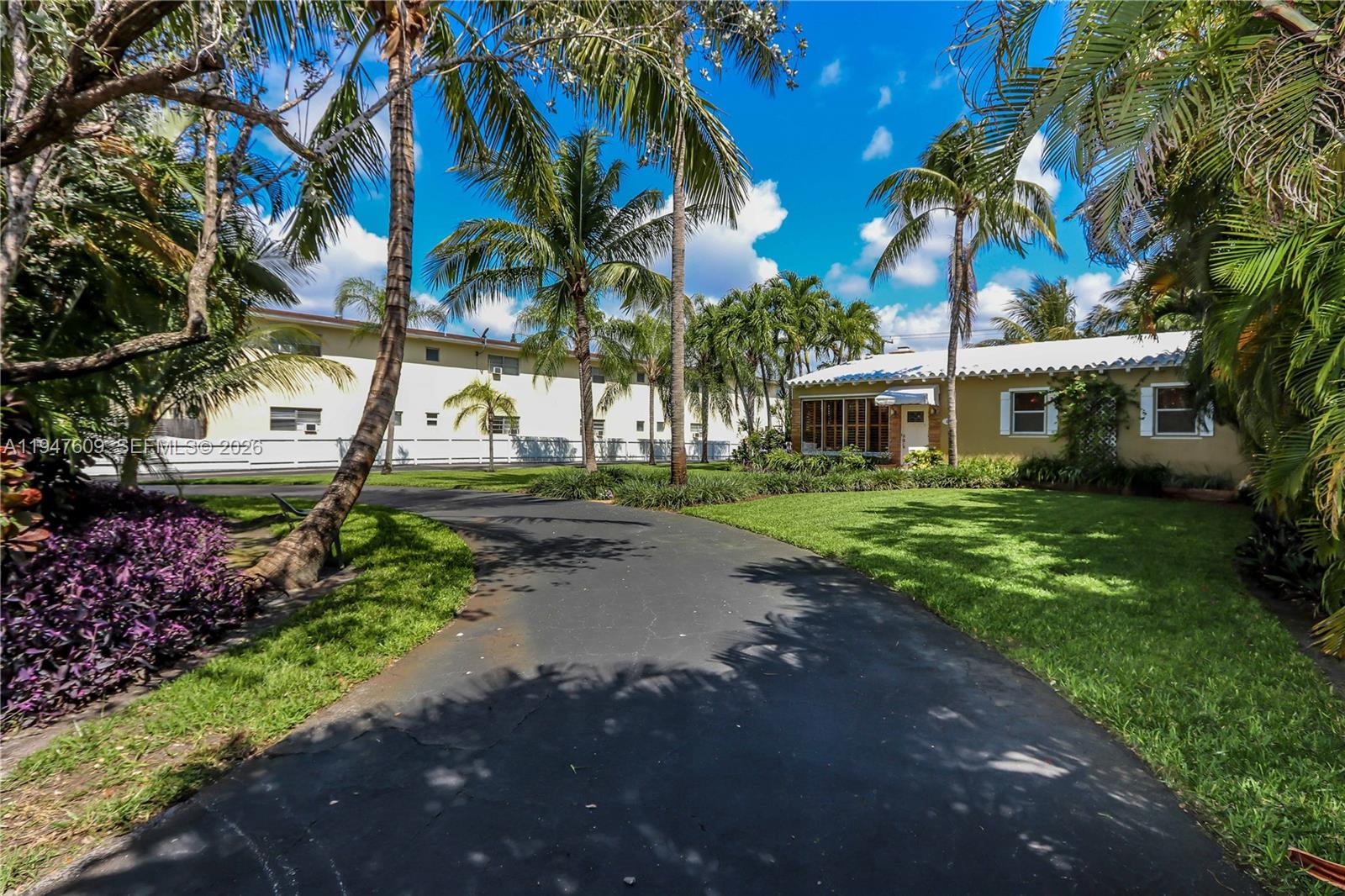 HOLLYWOOD LITTLE RANCHES - Residential Income