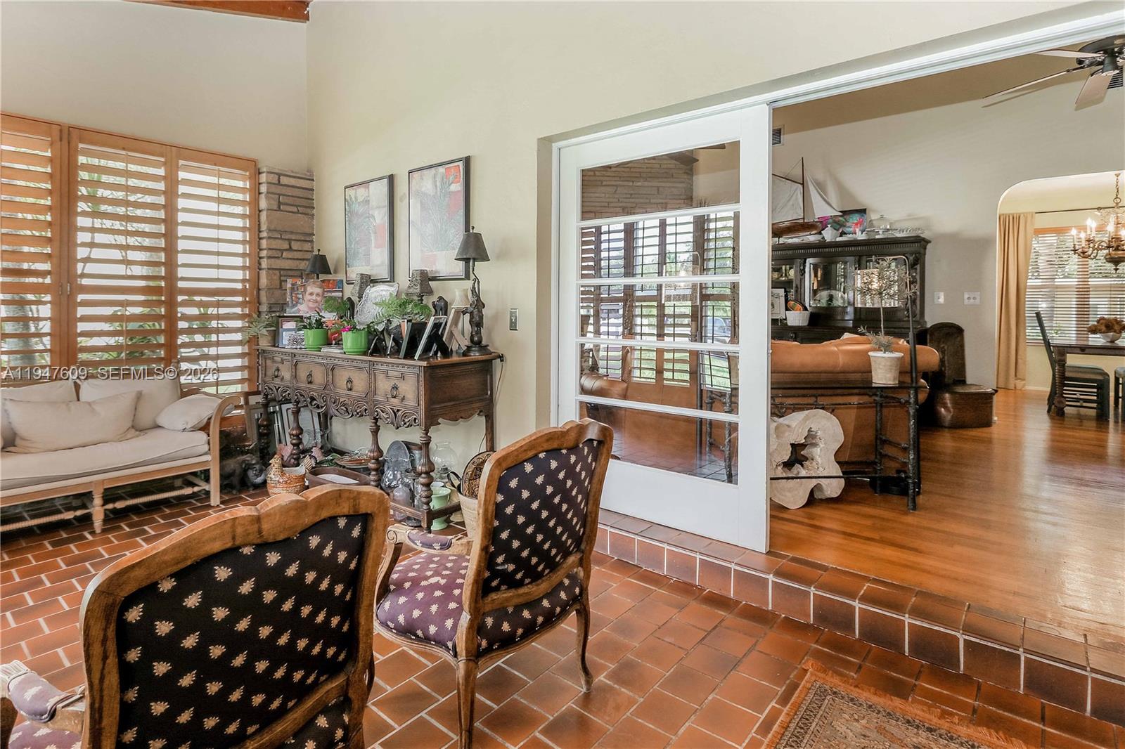 HOLLYWOOD LITTLE RANCHES - Residential Income