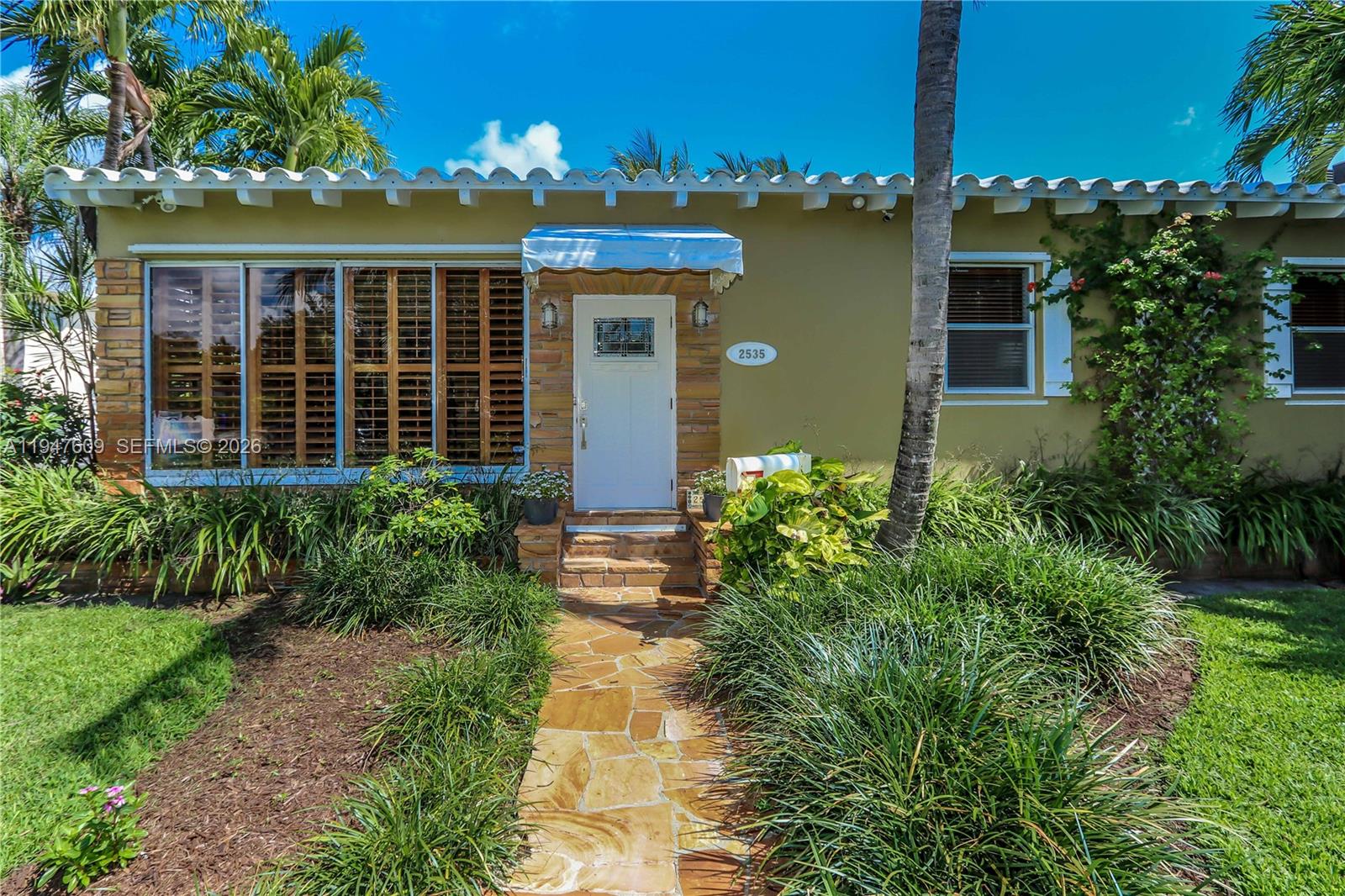 HOLLYWOOD LITTLE RANCHES - Residential Income