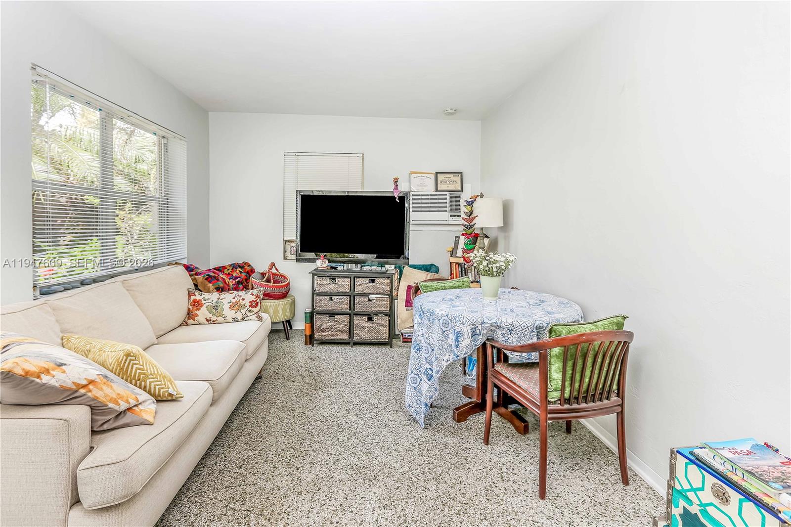 HOLLYWOOD LITTLE RANCHES - Residential Income