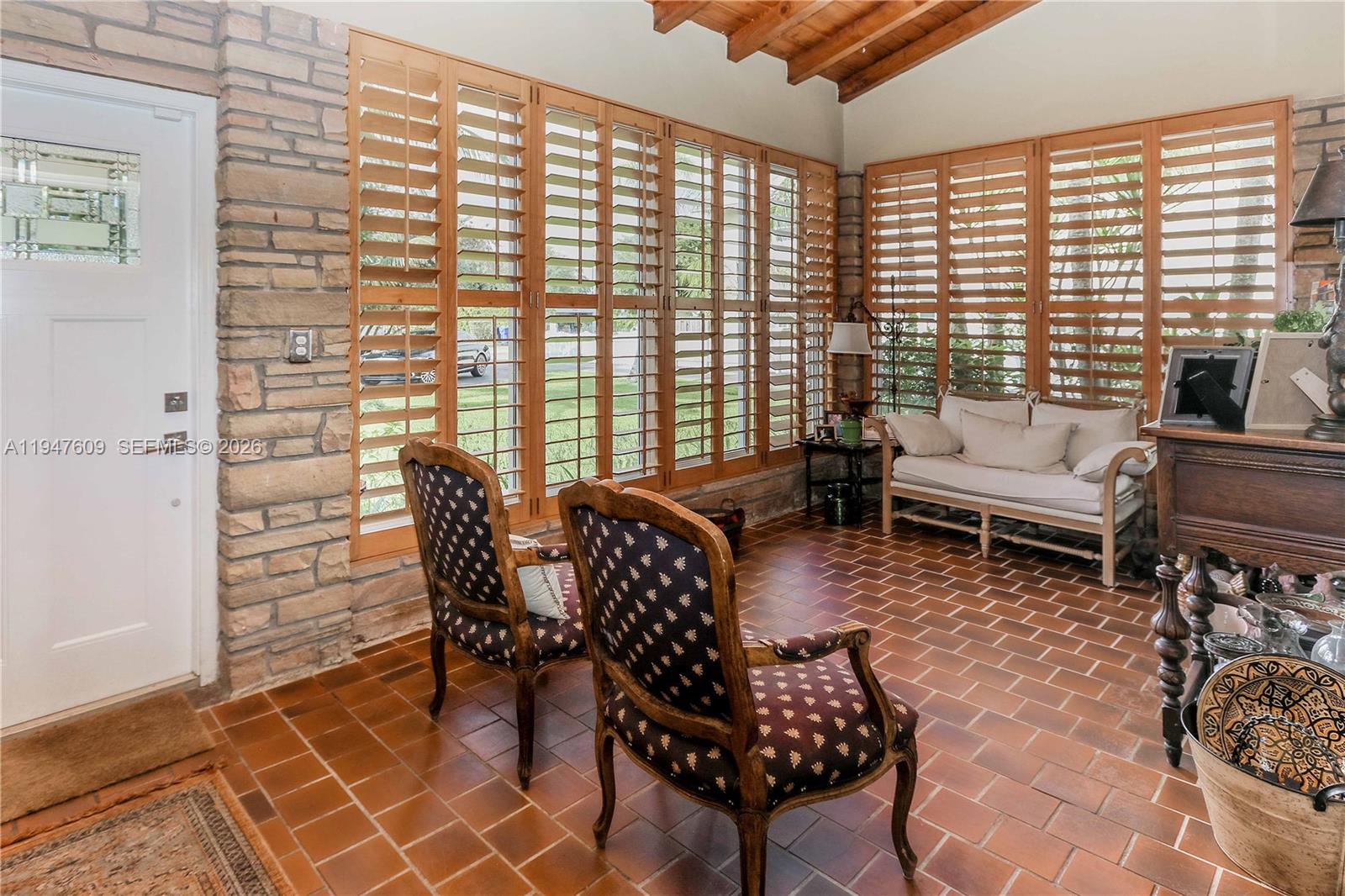 HOLLYWOOD LITTLE RANCHES - Residential Income