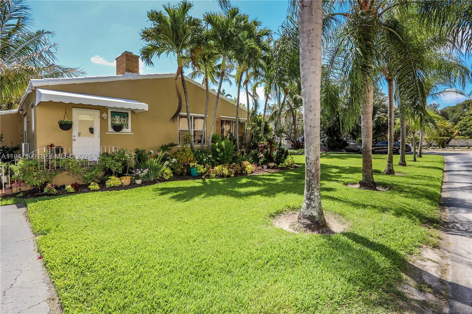 HOLLYWOOD LITTLE RANCHES - Residential Income