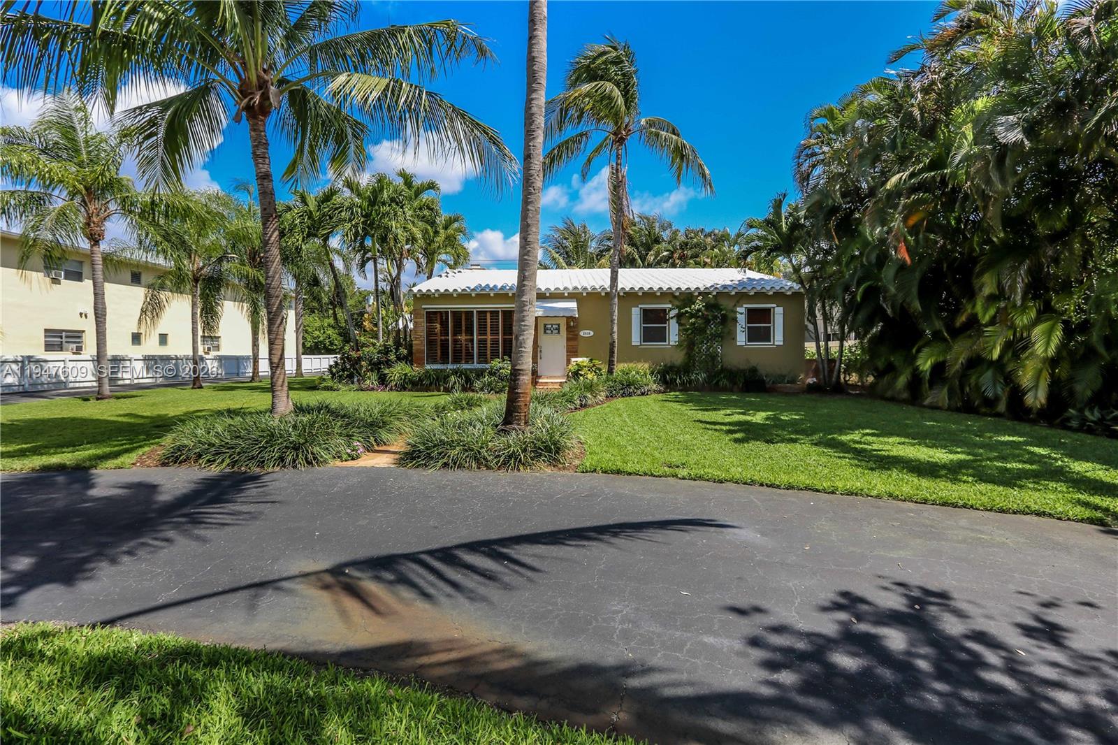 HOLLYWOOD LITTLE RANCHES - Residential Income