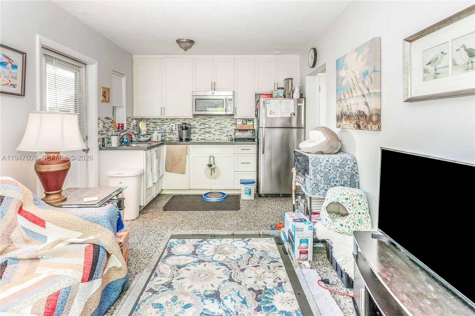 HOLLYWOOD LITTLE RANCHES - Residential Income