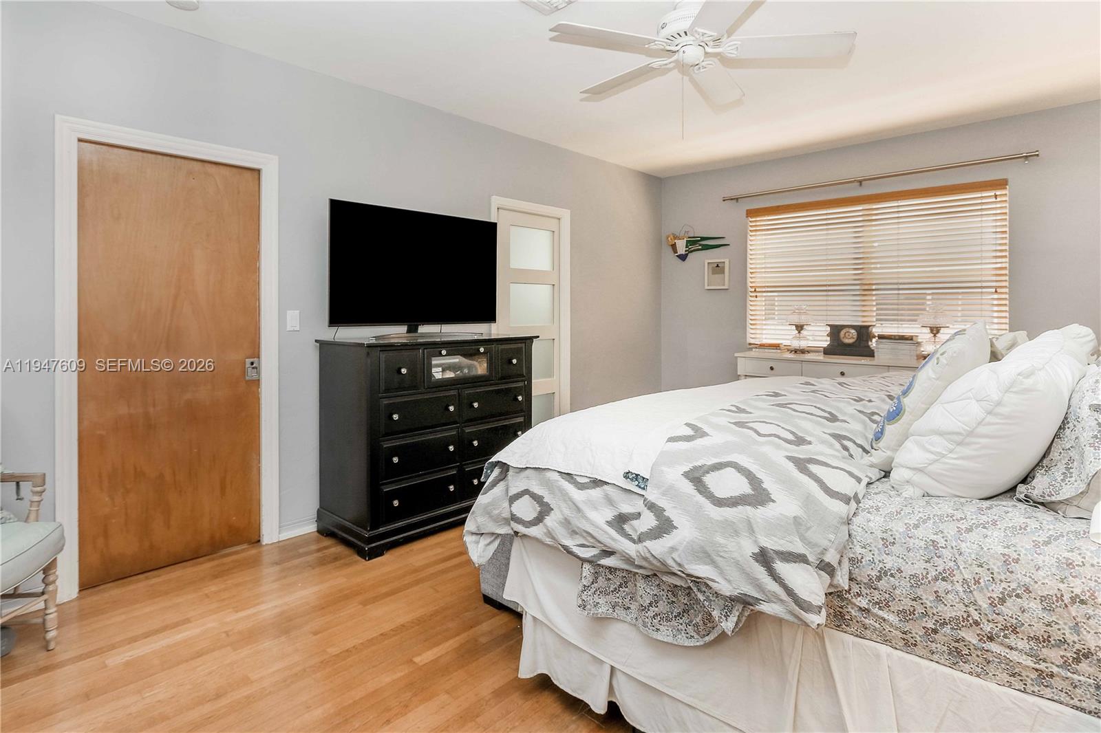 HOLLYWOOD LITTLE RANCHES - Residential Income