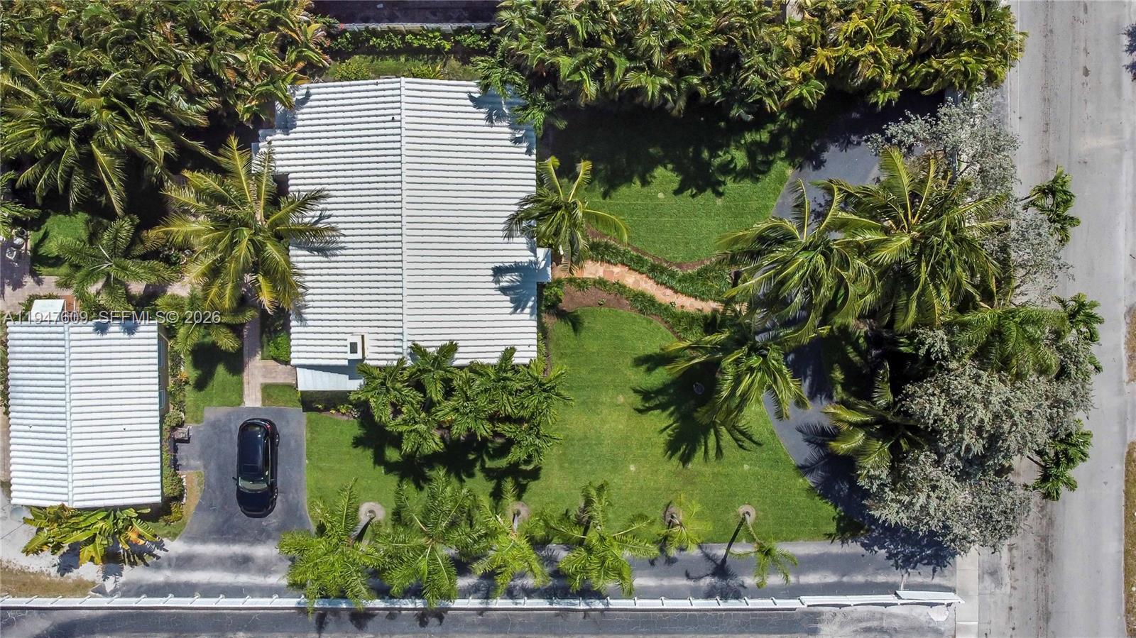 HOLLYWOOD LITTLE RANCHES - Residential Income