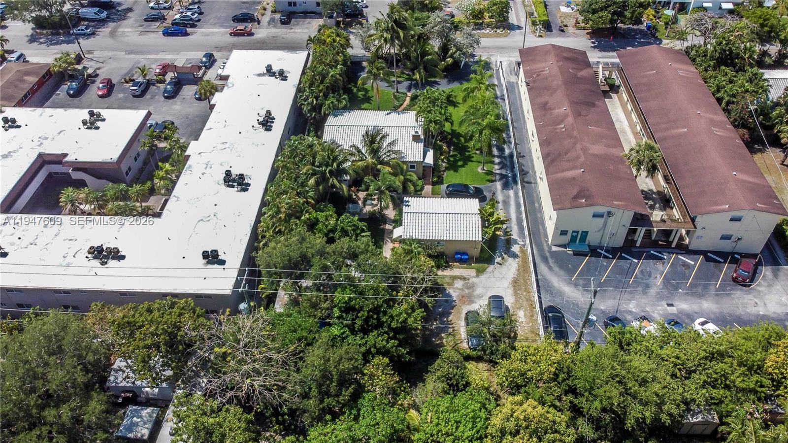 HOLLYWOOD LITTLE RANCHES - Residential Income