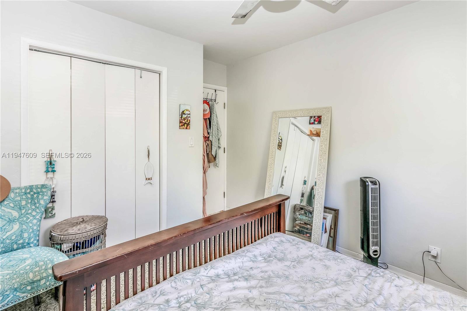 HOLLYWOOD LITTLE RANCHES - Residential Income