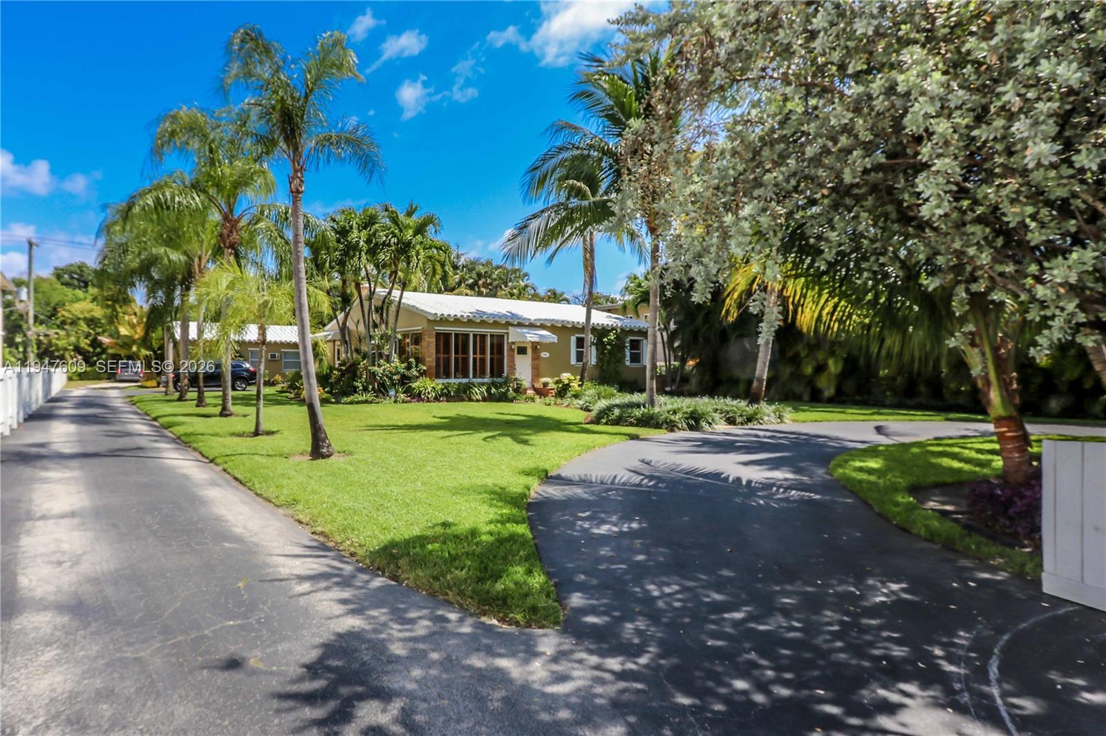 HOLLYWOOD LITTLE RANCHES - Residential Income