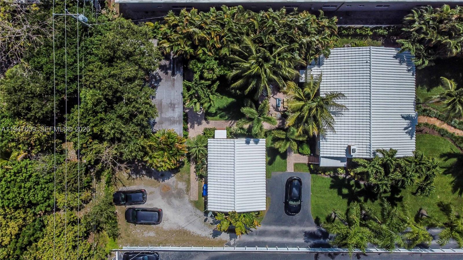 HOLLYWOOD LITTLE RANCHES - Residential Income