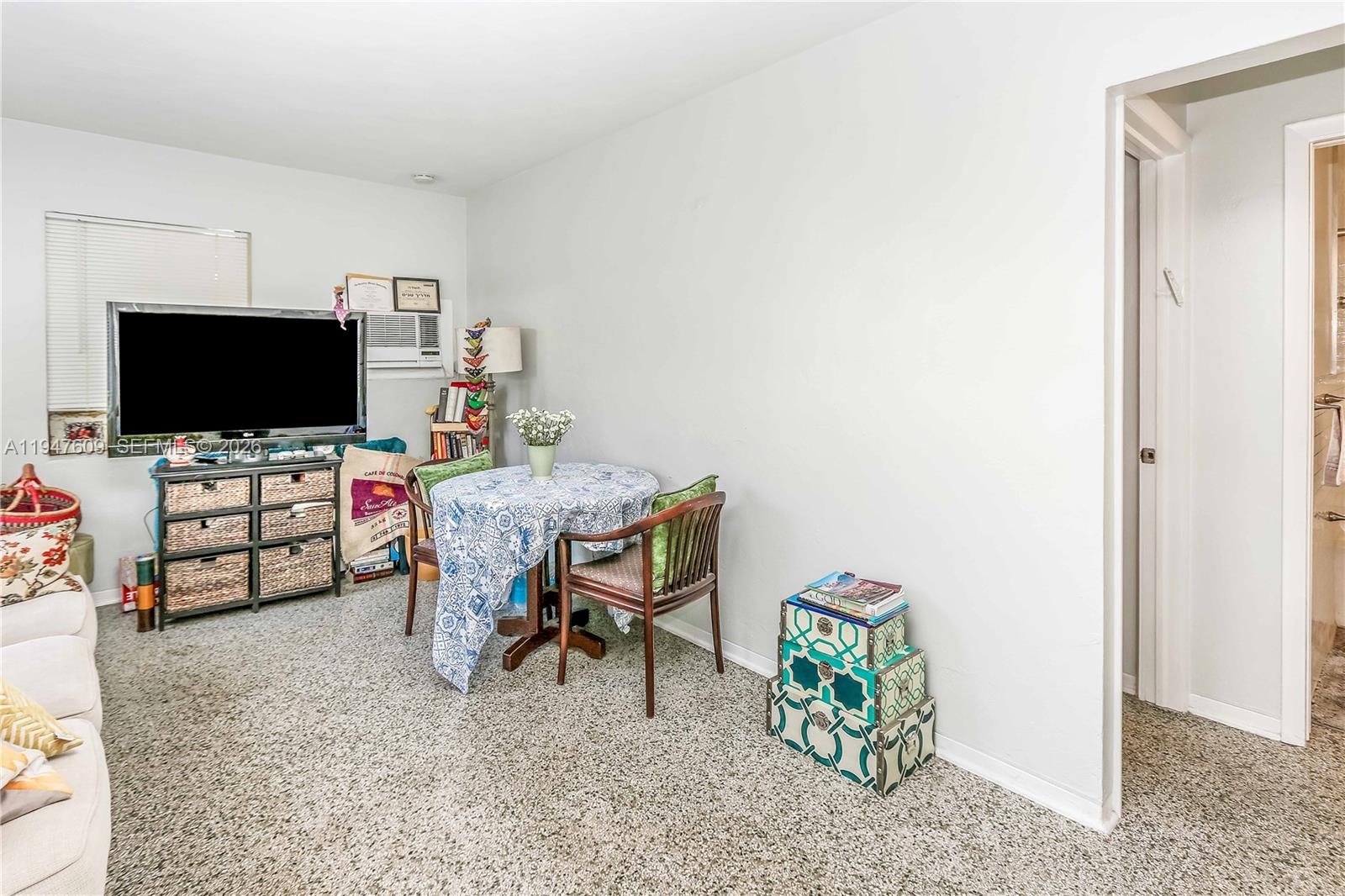 HOLLYWOOD LITTLE RANCHES - Residential Income