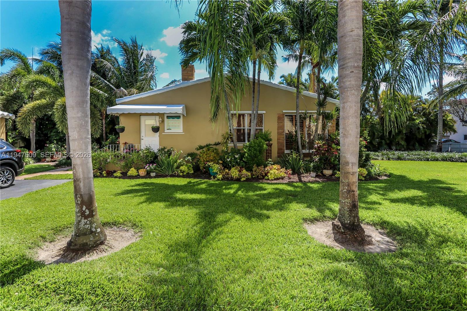 HOLLYWOOD LITTLE RANCHES - Residential Income