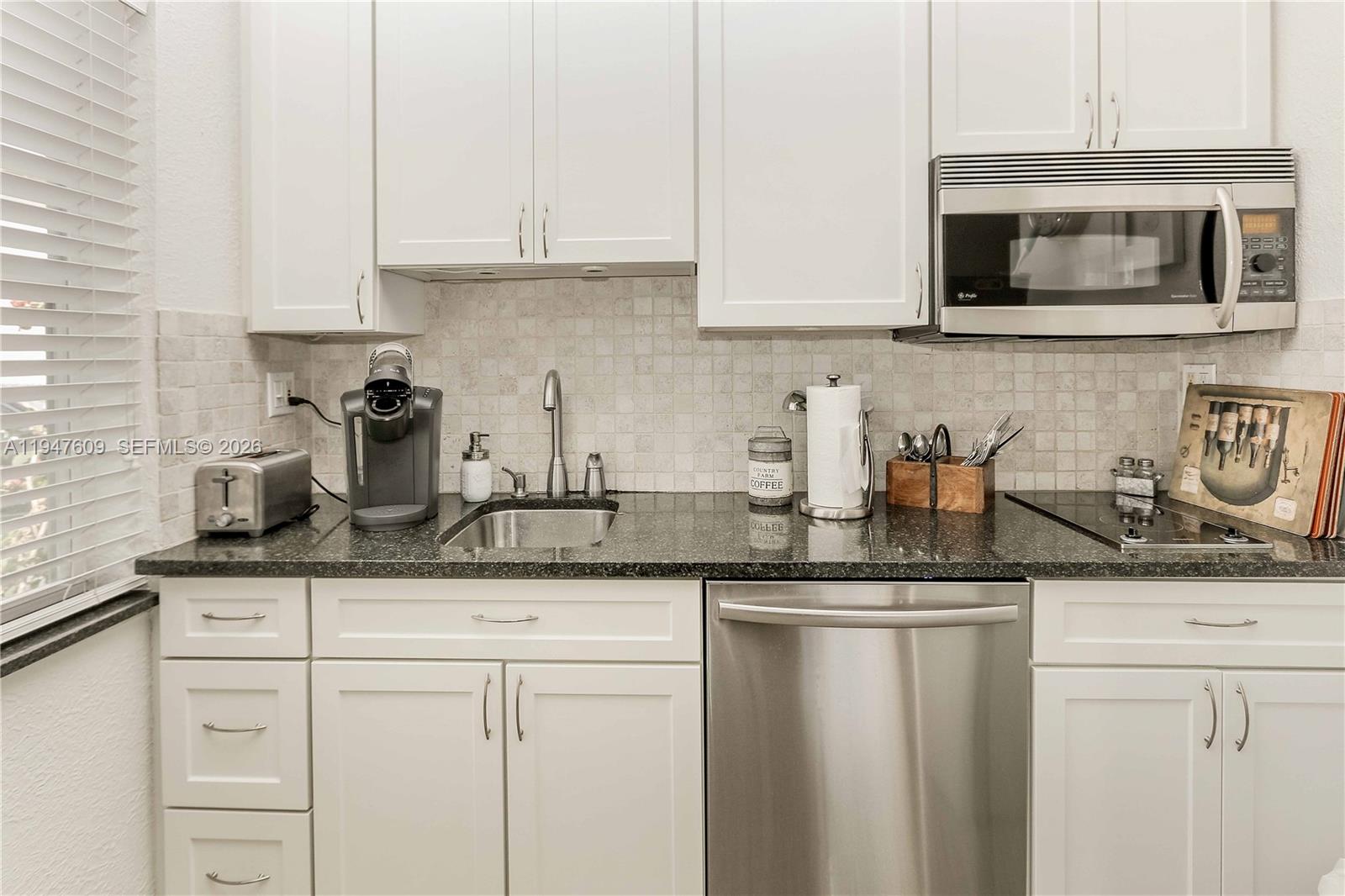 HOLLYWOOD LITTLE RANCHES - Residential Income