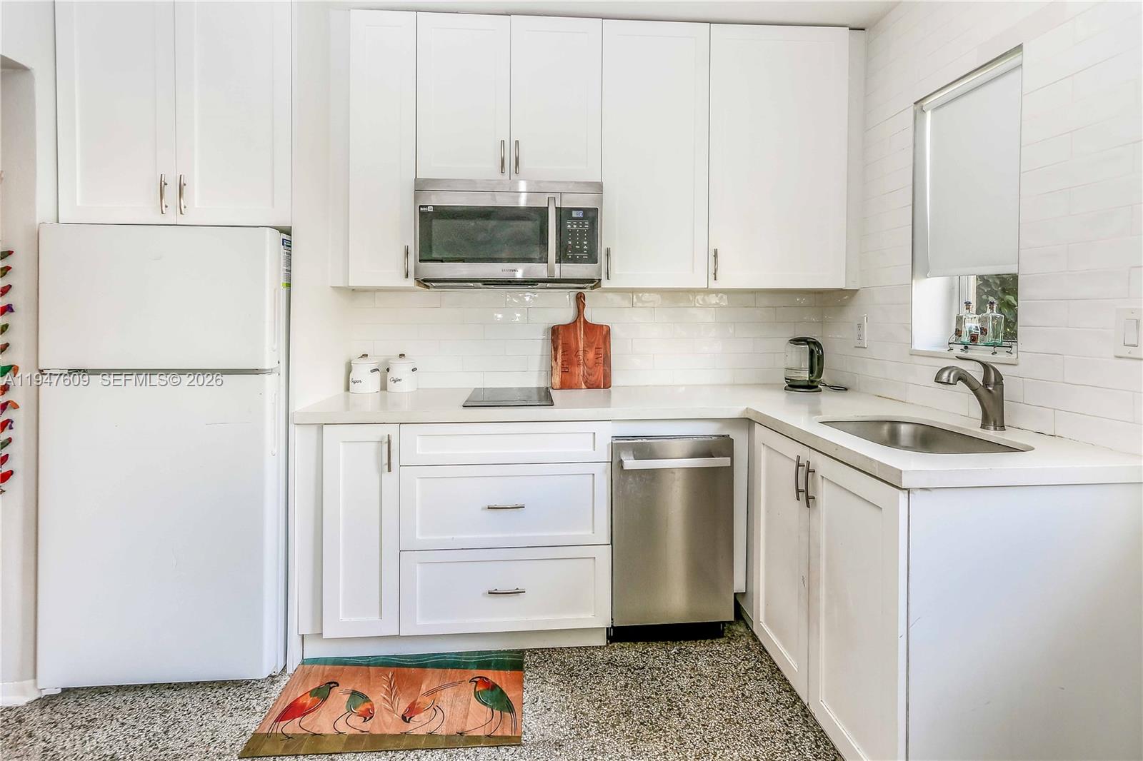 HOLLYWOOD LITTLE RANCHES - Residential Income