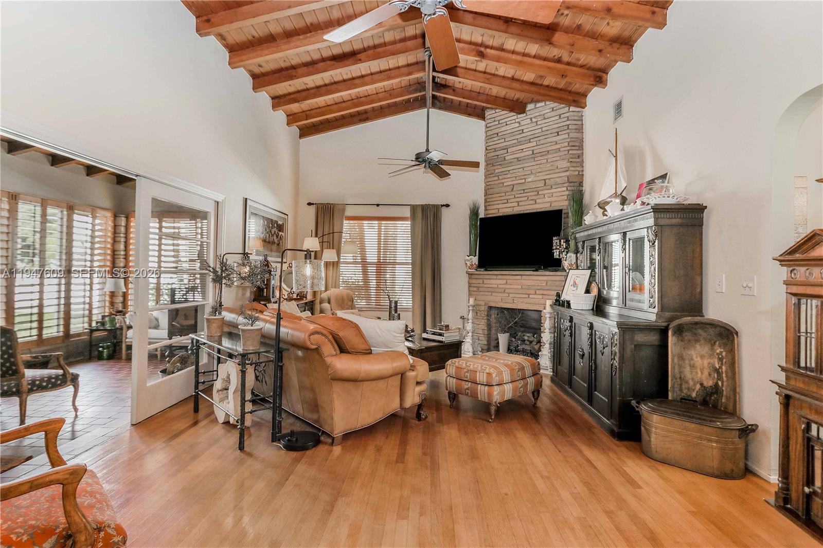 HOLLYWOOD LITTLE RANCHES - Residential Income