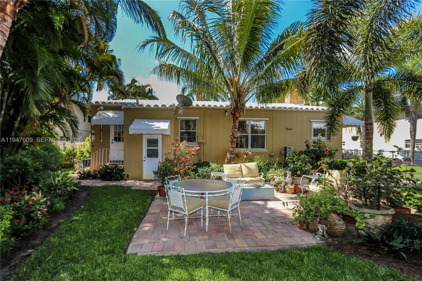 HOLLYWOOD LITTLE RANCHES - Residential Income