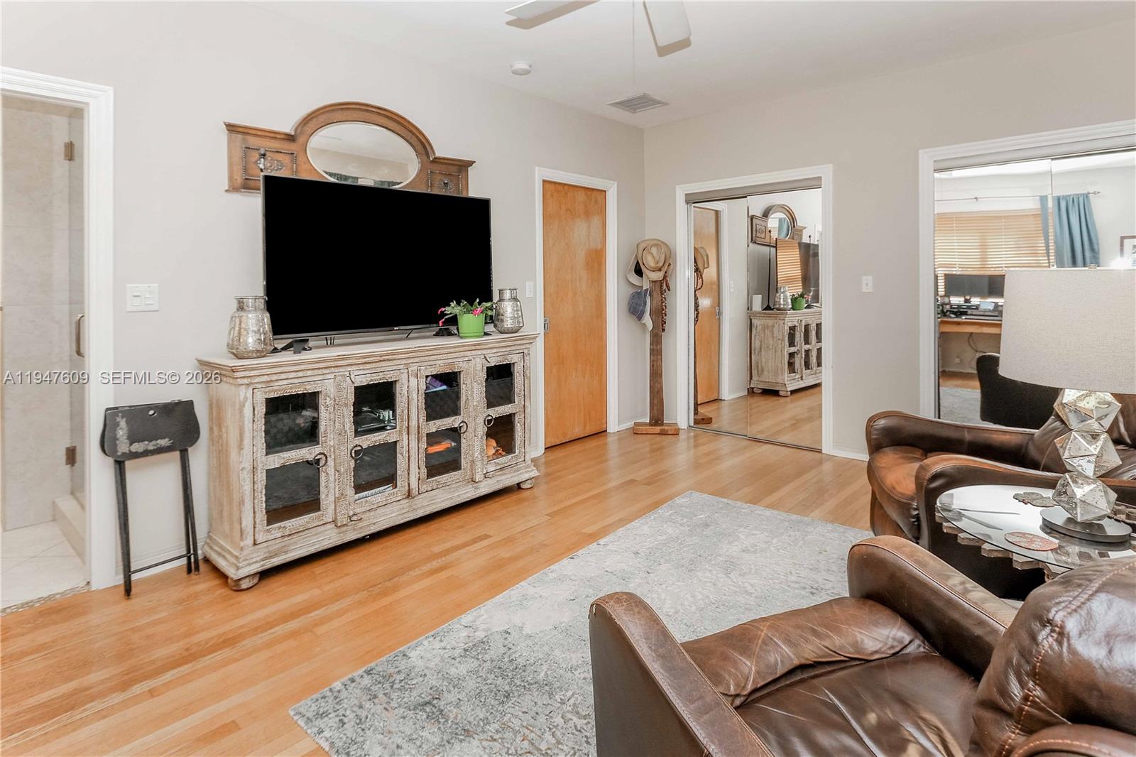 HOLLYWOOD LITTLE RANCHES - Residential Income