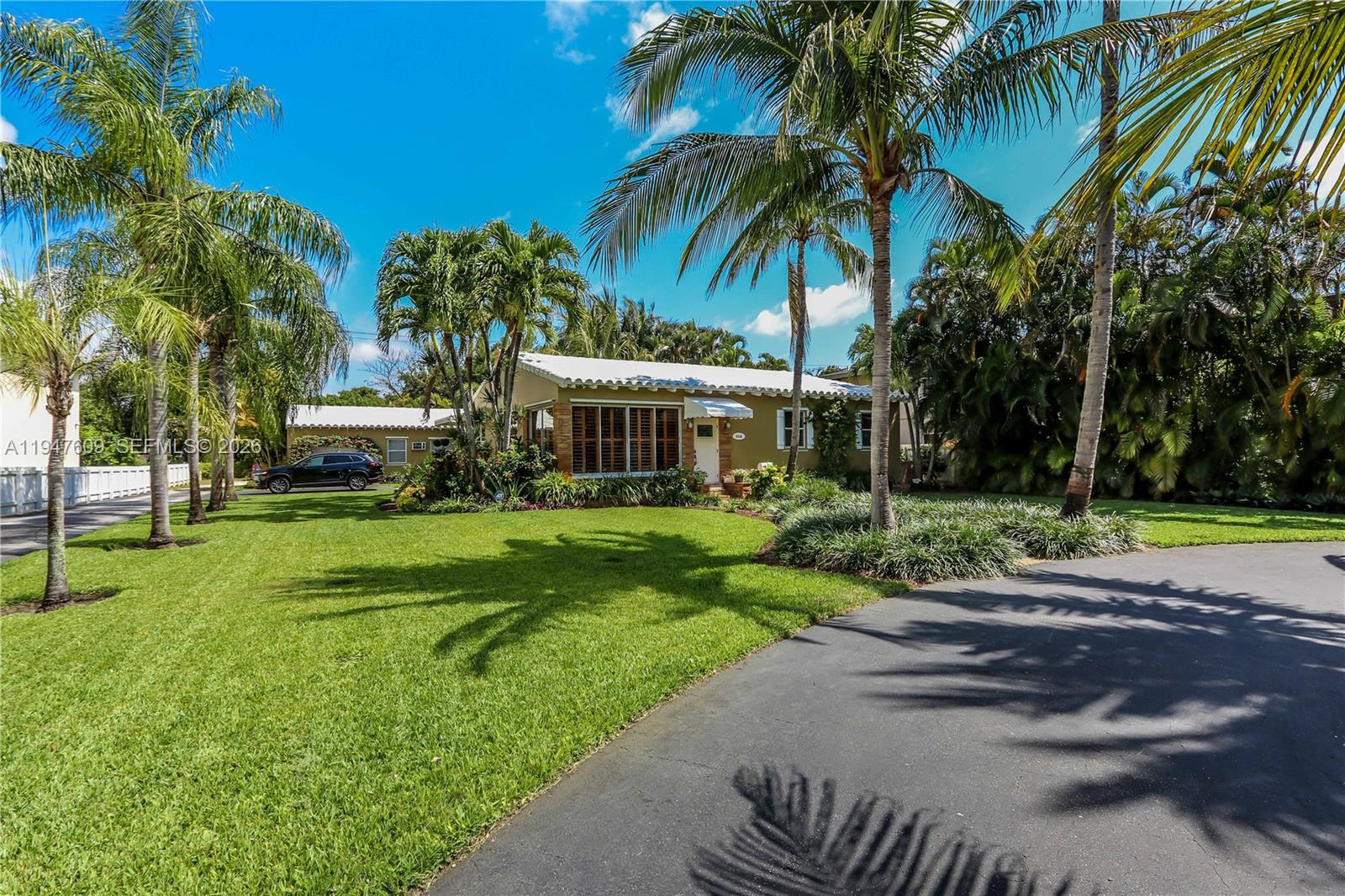 HOLLYWOOD LITTLE RANCHES - Residential Income