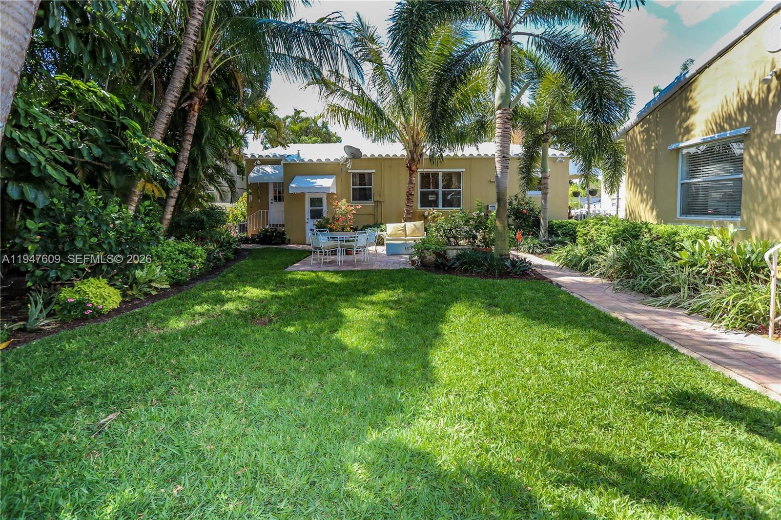 HOLLYWOOD LITTLE RANCHES - Residential Income