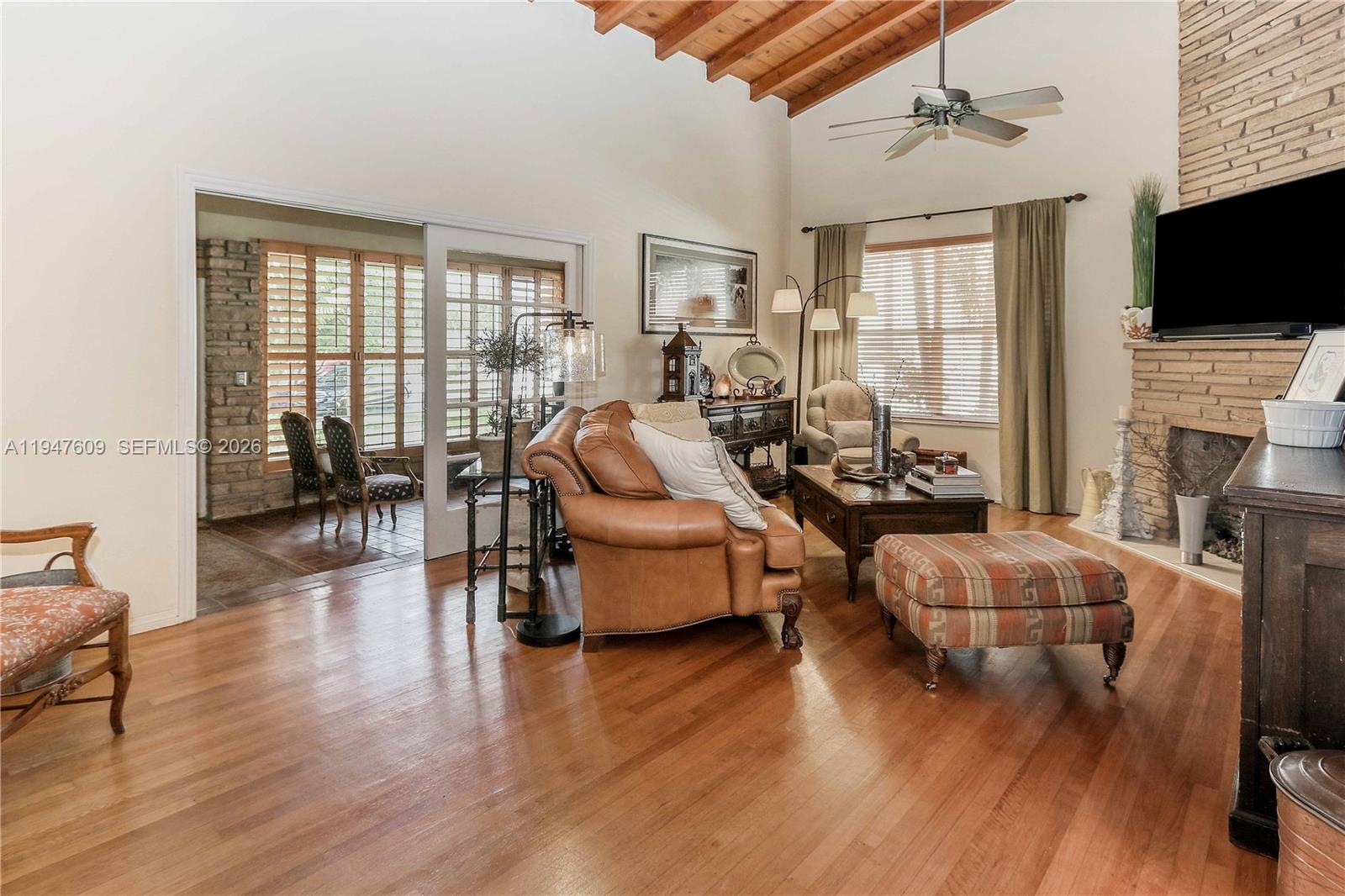 HOLLYWOOD LITTLE RANCHES - Residential Income