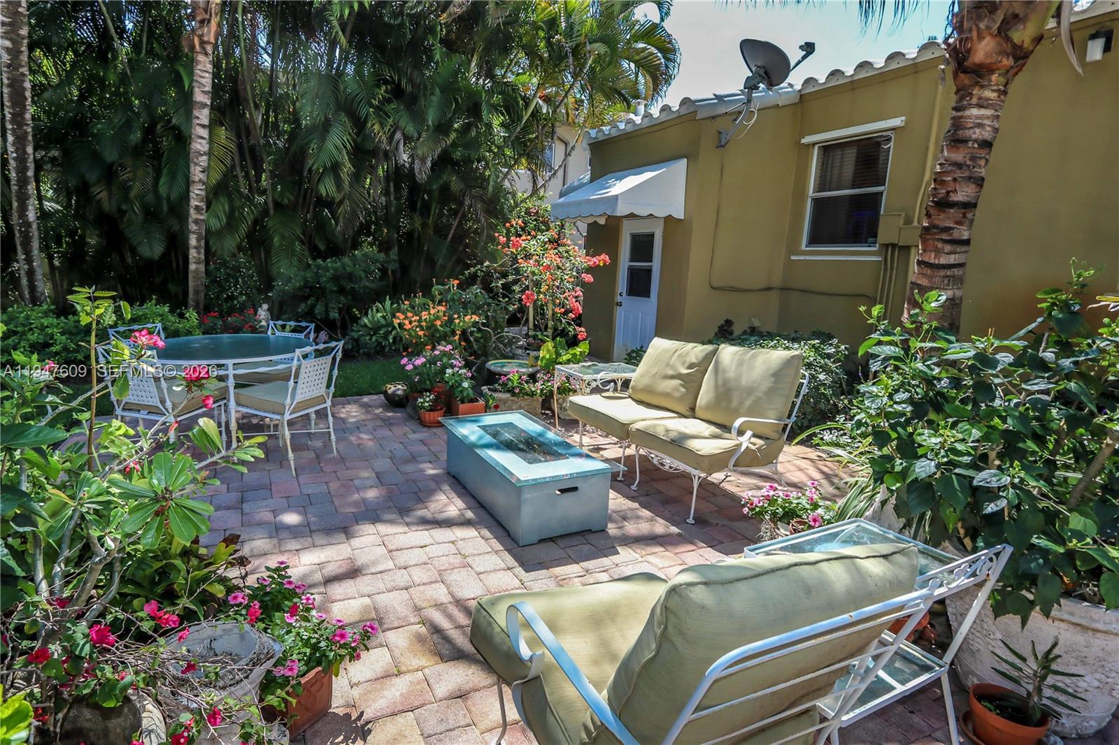 HOLLYWOOD LITTLE RANCHES - Residential Income