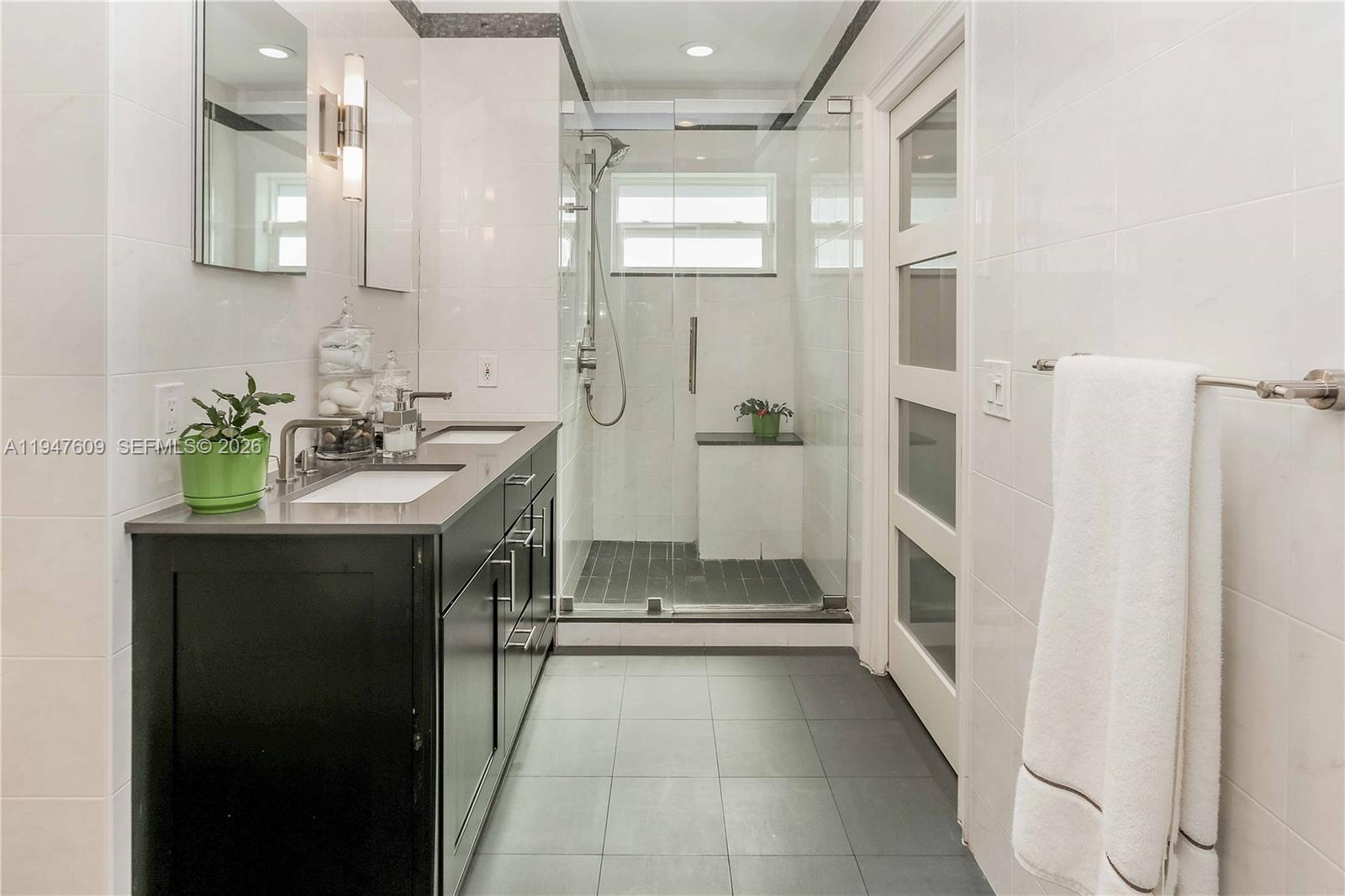 HOLLYWOOD LITTLE RANCHES - Residential Income