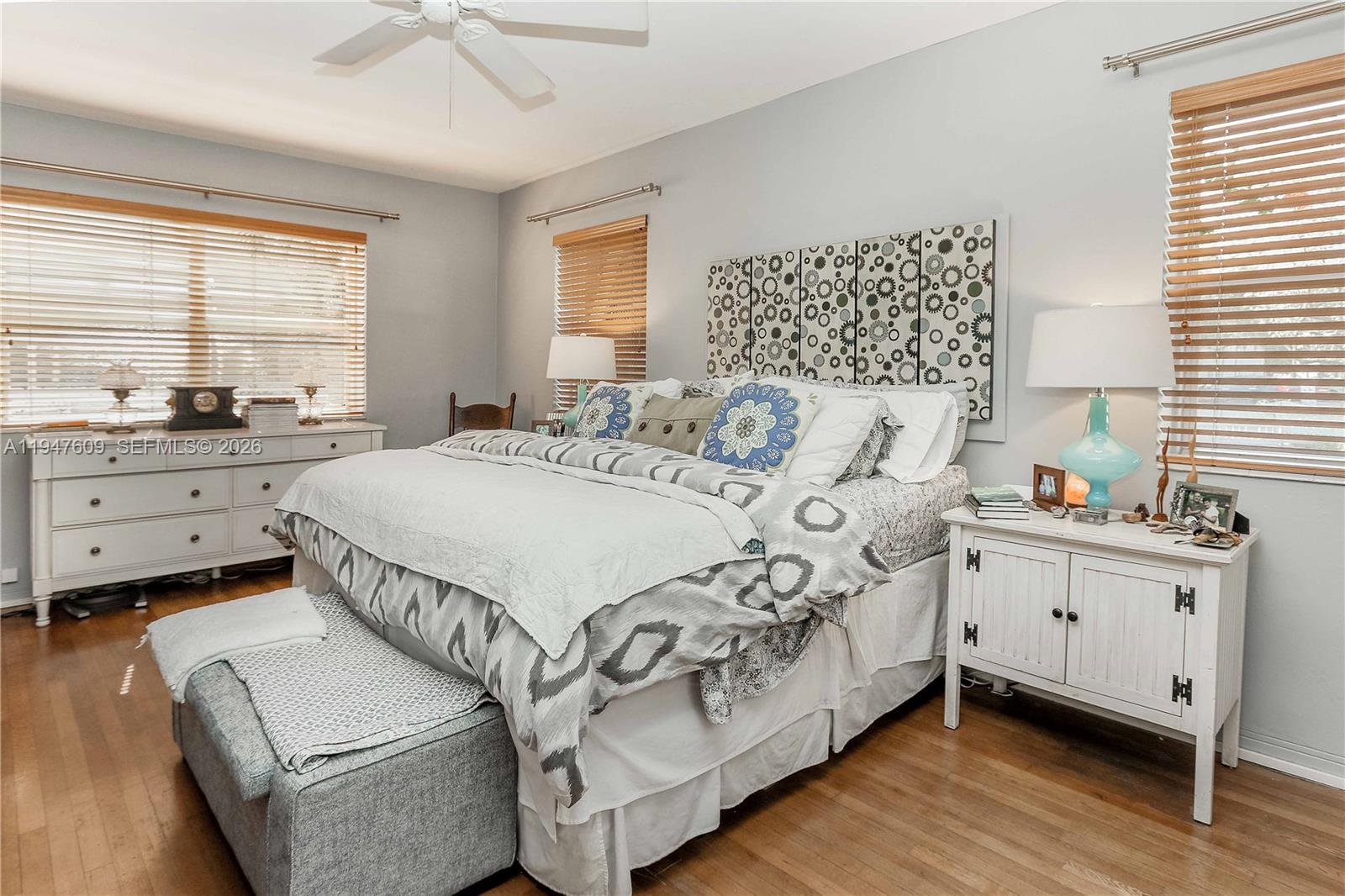 HOLLYWOOD LITTLE RANCHES - Residential Income