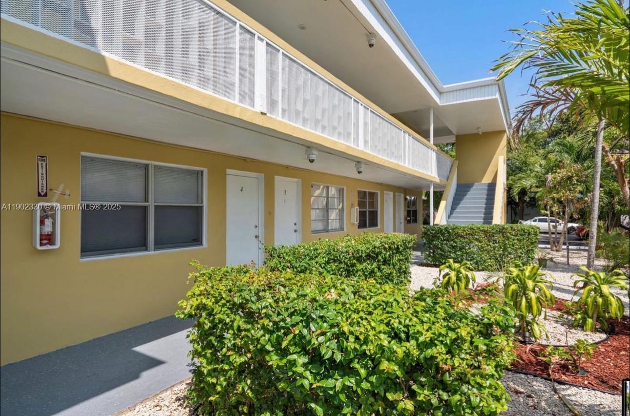 HOLLYWOOD - Residential Lease